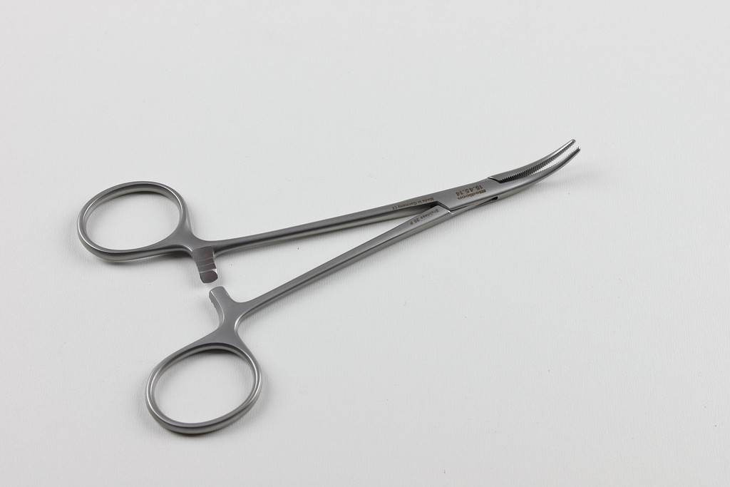 Medicon, arterieklemme, Halsted-Mosquito, buet, 14 cm