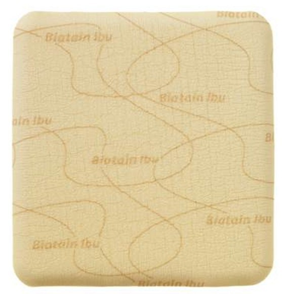 Biatain Ibu, skumbandage m/ Ibuprofen, uden klæb, steril, 20 cm x 20 cm