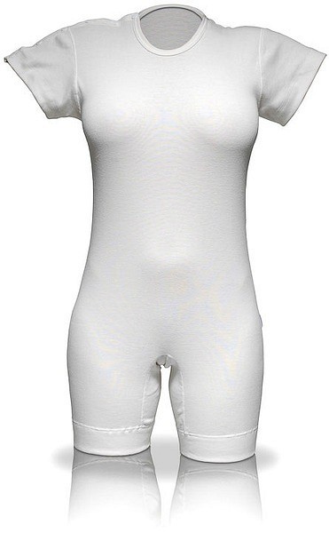 Pyjamas Sanicare XL. Knappar axel, korta ben