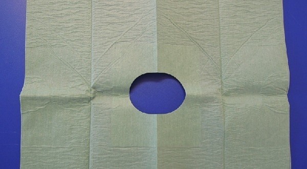 Op hålduk Codan 75x90cm steril häftande centralt hål 8x6cm