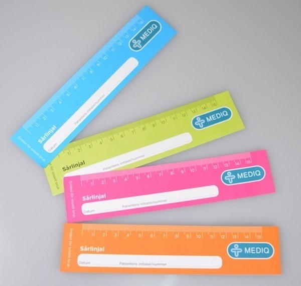 Linjal engångs i 4 färger 15cm papper 20st/block